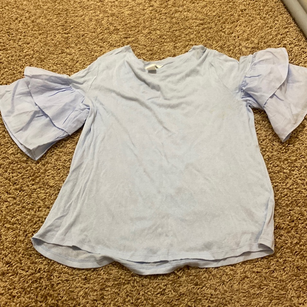 😎Super Cute H & M Ruffle sleeve T-Shirt🌸